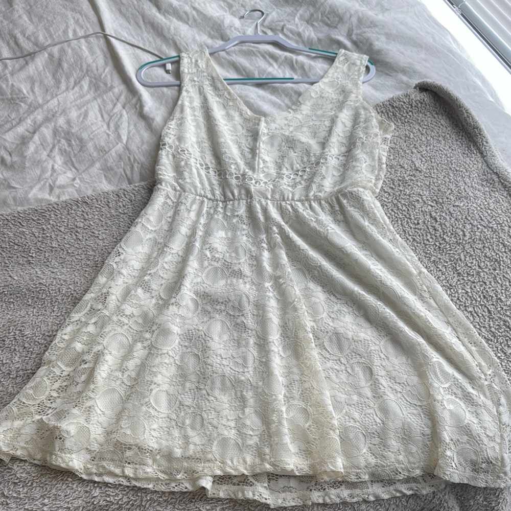 Elegant Lace Sleeveless Dress